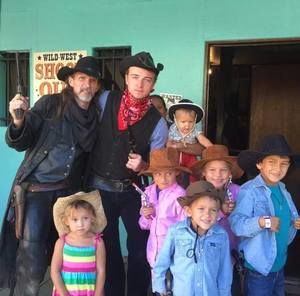 Meet your Posher, Leslie